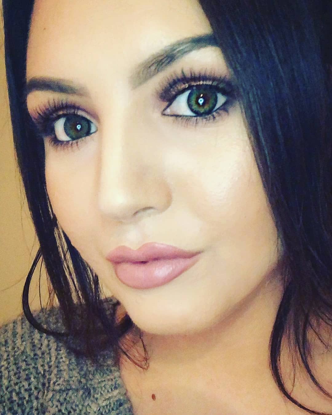 Amazon Green Natural Coloured Contact Lenses - Image 2