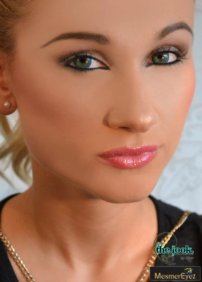 Azure Blue Natural Coloured Contact Lenses - Image 3