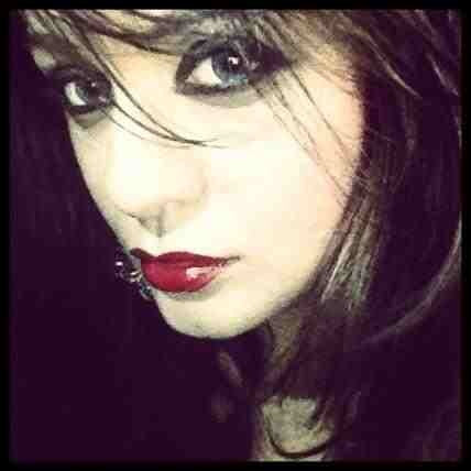 Sea Blue Natural Coloured Contact Lenses - Image 3