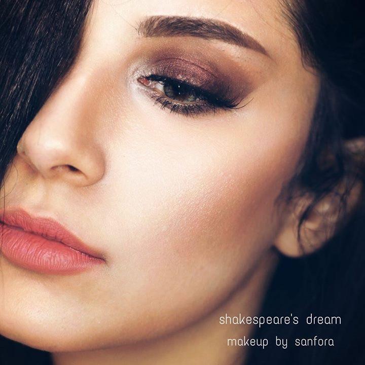 Shakespeare's Dream Natural Green Coloured Contact Lenses - Image 3