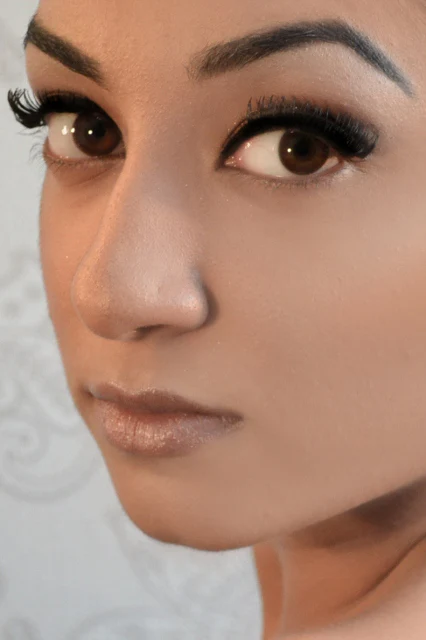 Yellow Oak Natural Coloured Contact Lenses - Image 3