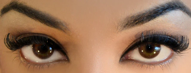Yellow Oak Natural Coloured Contact Lenses - Image 4